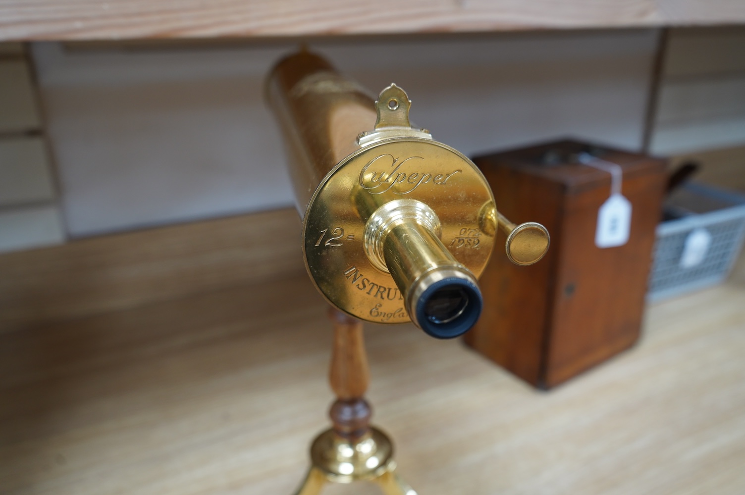 A late 20th century reproduction brass reflecting telescope on stand by Culpeper Instruments, 45cm long. Condition - fair to good, missing primary lens filter, etc., lens slightly fogged.